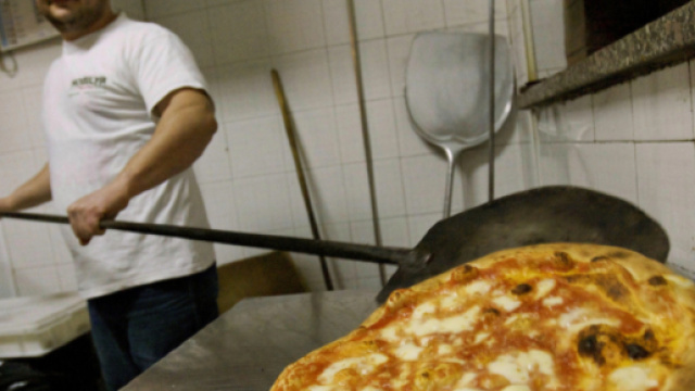 Foto di un pizzaiolo napoletano. Credits: APF
