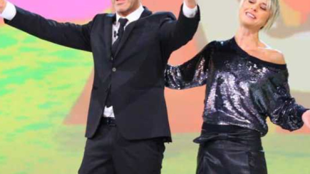 Viviani e Toffa presentano un servizio sul caso "Blue Whale"