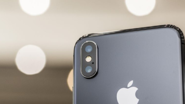 iPhone X &egrave; il nuovo device della Apple, foto cnet.com