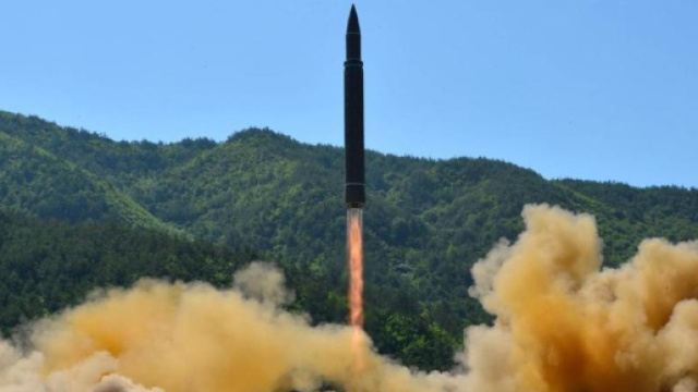 La Corea del Nord lancia un nuovo missile balistico - lastampa.it
