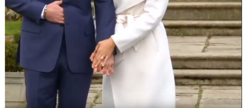 Meghan Markle shows off her engagement ring. - [Image via Virtual News YouTube screencap]