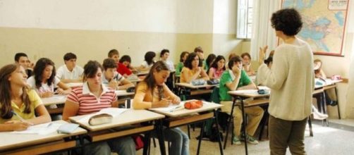 Studentessa sospesa per post su Facebook: gli allievi protestano