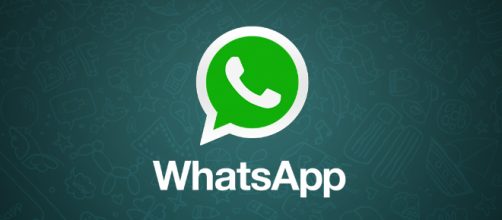 WhatsApp, il dito per i messaggi vocali non serve più