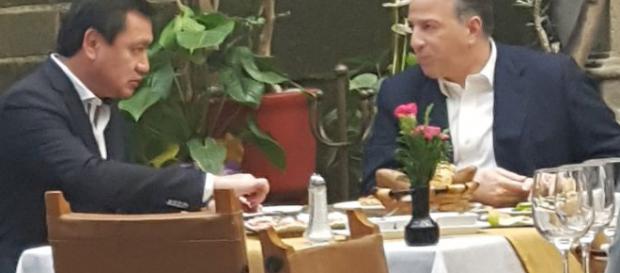 De verdad nos gustaría haber estado en esa mesa para oír de primera mano esta plática. De verdad nos gustaría haber estado en esa mesa para oír de primera mano esta plática.