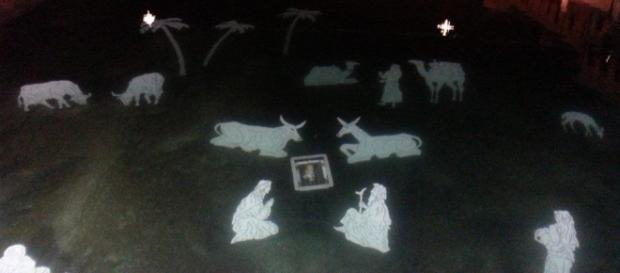 Il presepe subacqueo di Peschiera del Garda, illuminato in notturna Il presepe subacqueo di Peschiera del Garda, illuminato in notturna