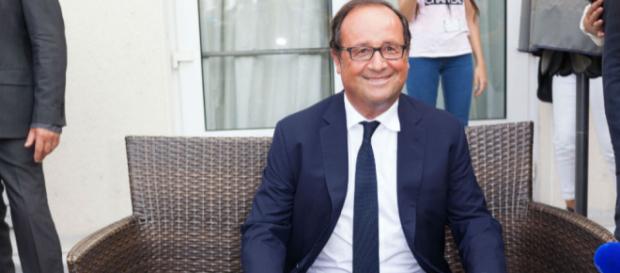 Le Grand prix de l'humour politique 2017 décerné à François Hollande - bfmtv.com Le Grand prix de l'humour politique 2017 décerné à François Hollande - bfmtv.com
