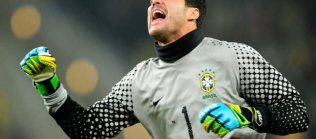 O goleiro tem passagens por grandes clubes mundiais O goleiro tem passagens por grandes clubes mundiais