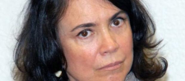 Regina Duarte dá ataque com pobre funcionário Regina Duarte dá ataque com pobre funcionário