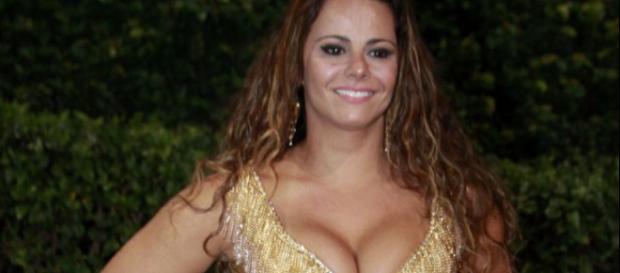 Viviane Araujo já não está mais sozinha (Reprodução) Viviane Araujo já não está mais sozinha (Reprodução)