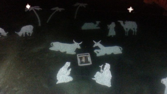 Il presepe subacqueo di Peschiera del Garda, illuminato in notturna