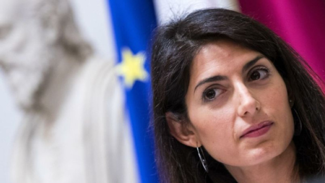 Virginia Raggi: la sua Giunta propone mille euro mensili a chi ospita migranti - panorama.it