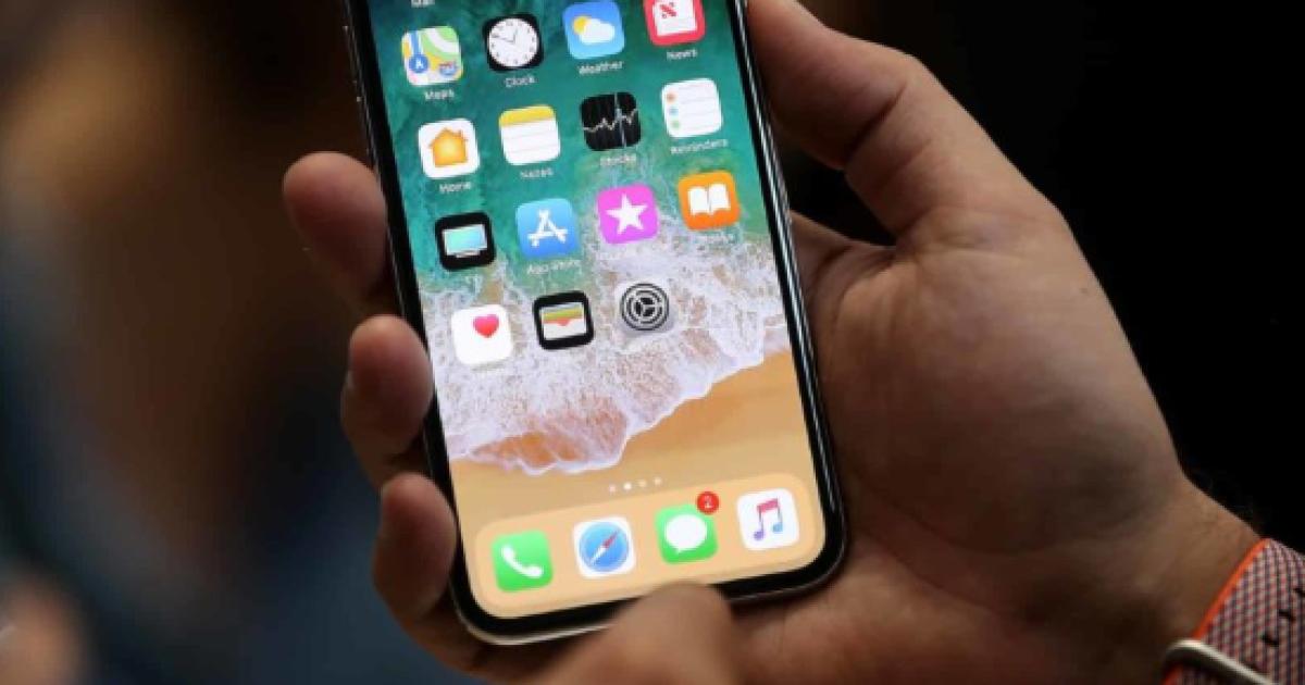 IphoneX esce oggi il nuovo cellulare della Apple