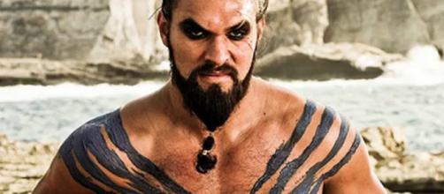 Jason Momoa alias Khal Drogo dans Game of Thrones à spoiler le sort d'un personnage dans la saison 8 de Game of Thrones.
