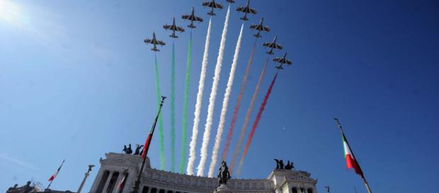 Le Frecce Tricolori sull'Altare della Patria Le Frecce Tricolori sull'Altare della Patria
