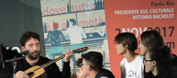 Presentazione libro Dove tutto è a metà, Taviano 2 novembre 2017 Presentazione libro Dove tutto è a metà, Taviano 2 novembre 2017