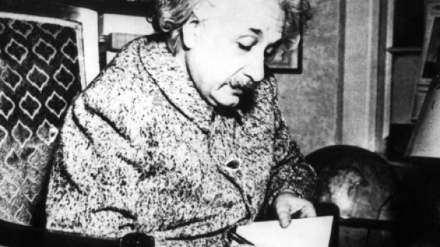 Frasi celebri di Albert Einstein sull'amore e su Dio | Nanopress - nanopress.it