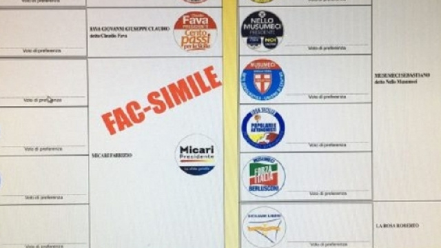 Il fac-simile della scheda elettorale per le elezioni regionali in Sicilia