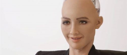 Arabia Saudita dà cittadinanza a un robot - floptv.tv