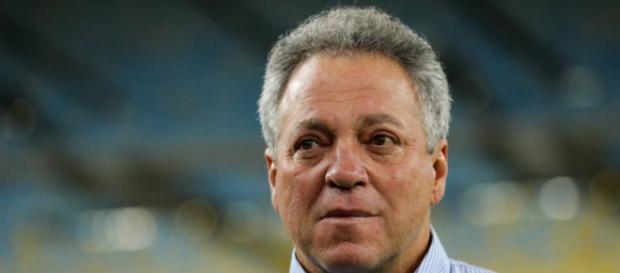 Abel Braga poderá se despedir de alguns atletas no jogo contra o Atlético-GO (Foto: Gazeta Esportiva) Abel Braga poderá se despedir de alguns atletas no jogo contra o Atlético-GO (Foto: Gazeta Esportiva)