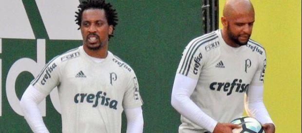 Arouca ao lado de Felipe Melo, em treinamento Arouca ao lado de Felipe Melo, em treinamento