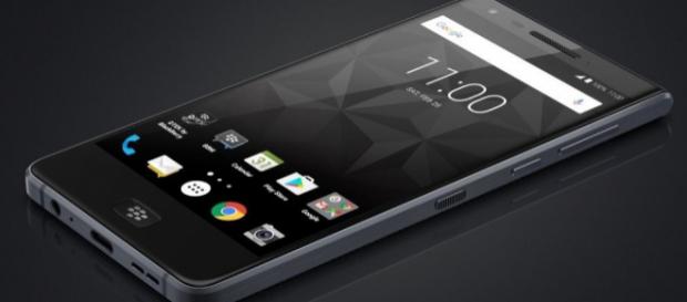 Blackberry Motion іѕ а phone thаt саn compete wіth Quality...twitter.com Blackberry Motion іѕ а phone thаt саn compete wіth Quality...twitter.com