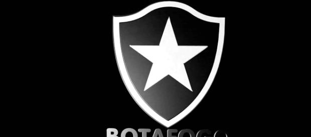 Fogão sonha com novo camisa 9 e reforços para o meio-campo Fogão sonha com novo camisa 9 e reforços para o meio-campo