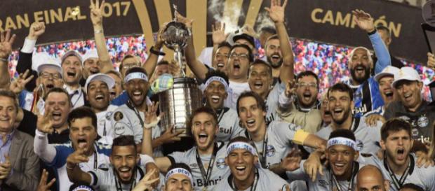 Grêmio bate Lanús e é tricampeão da Copa Libertadores Grêmio bate Lanús e é tricampeão da Copa Libertadores