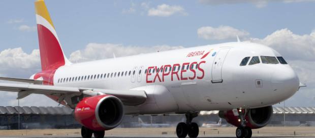 Uno degli aerei della compagnia aerea Iberia Express Uno degli aerei della compagnia aerea Iberia Express