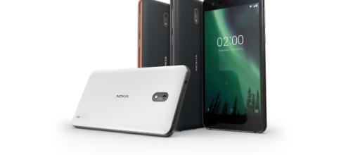 Il design di Nokia 2, lo smartphone che promette fino a due giorni d’autonomia