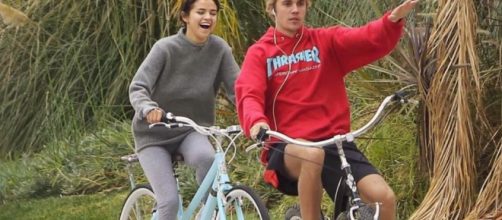 Selena Gomez y Justin Bieber imágenes que dieron vuelta por las redes