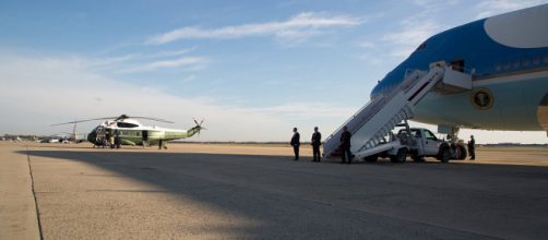 Trump prepares to board Airforce One to Asia / [Image credit: The White House/Flickr]