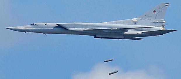 Două submarine și șase bombardiere TU-22M3 au atacat ascunzători ISIS din Siria - Foto: amcnews.tv Două submarine și șase bombardiere TU-22M3 au atacat ascunzători ISIS din Siria - Foto: amcnews.tv