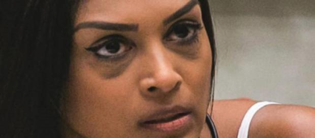 Ex-BBB Amanda sofria com sua olheiras Ex-BBB Amanda sofria com sua olheiras