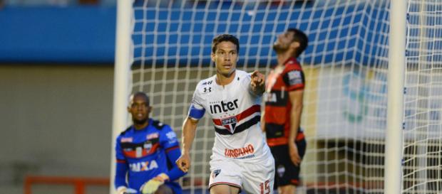Hernanes marca seu nono gol em 16 jogos (Imagem Edu Andrade/Fatopress/Gazeta Press) Hernanes marca seu nono gol em 16 jogos (Imagem Edu Andrade/Fatopress/Gazeta Press)