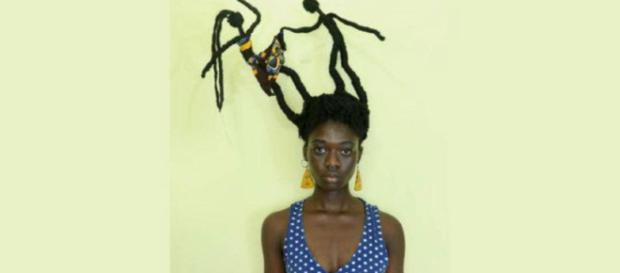 Laetitia Ky e seu penteado de protesto (Foto: Reprodução/Instagram) Laetitia Ky e seu penteado de protesto (Foto: Reprodução/Instagram)