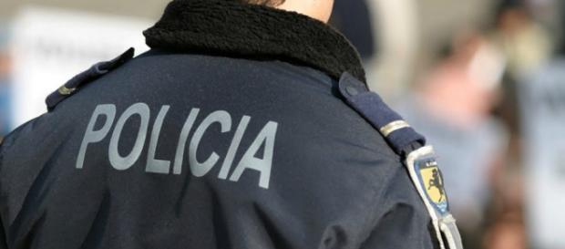 Menina foi ignorada quando tentou denunciar Menina foi ignorada quando tentou denunciar