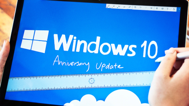 Un’immagine commerciale di Microsoft per promuovere l’Anniversary Update di Windows 10