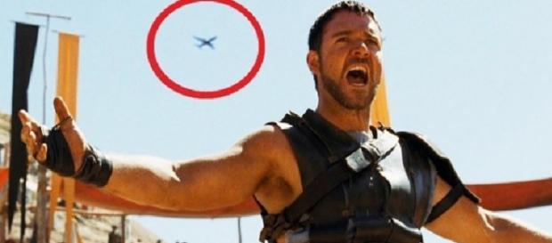 Erros inacreditáveis em filmes de Hollywood que você talvez não tenha notado Erros inacreditáveis em filmes de Hollywood que você talvez não tenha notado