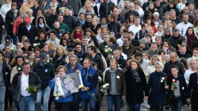 Dimanche 5 novembre à Gray, entre 8 000 et 10 000 personnes défilent en hommage à la joggeuse assassinée Alexia Daval.