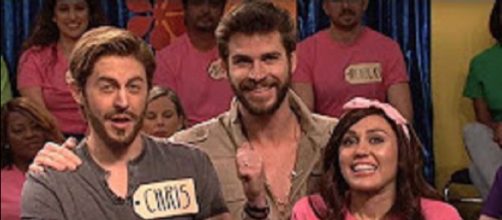 Miley Cyrus gets a surprise from love Liam Hemsworth on 'SNL' 'Celebrity Price Is Right' skit. Aban News screencap/YouTube