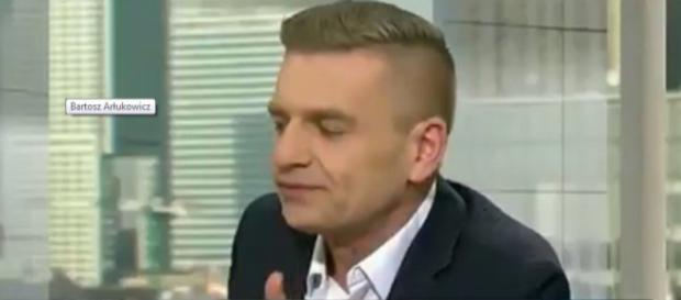 Bartosz Arłukowicz w studiu programu "Onet opinie" (screen YouTube) Bartosz Arłukowicz w studiu programu "Onet opinie" (screen YouTube)