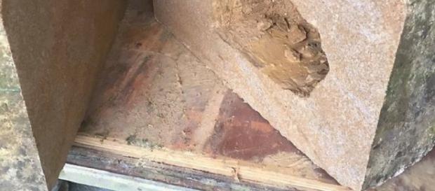 Pedra esconde algo que o pedreiro nunca poderia imaginar Pedra esconde algo que o pedreiro nunca poderia imaginar