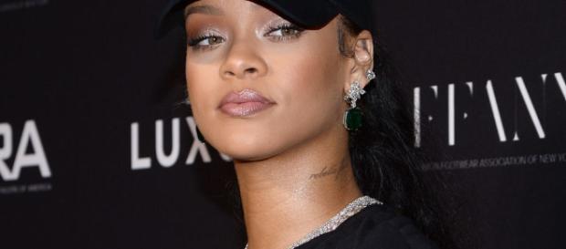 Rihanna n'a pas voulu sortir avec une vedette française du football - public.fr Rihanna n'a pas voulu sortir avec une vedette française du football - public.fr