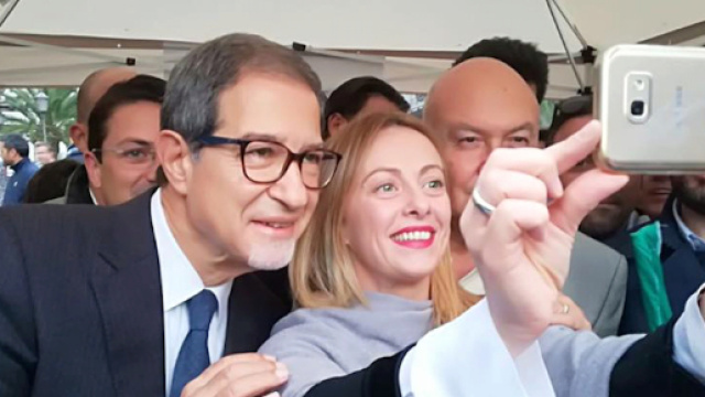 Il candidato del centrodestra Nello Musumeci con la leader di Fratelli d'Italia Giorgia Meloni