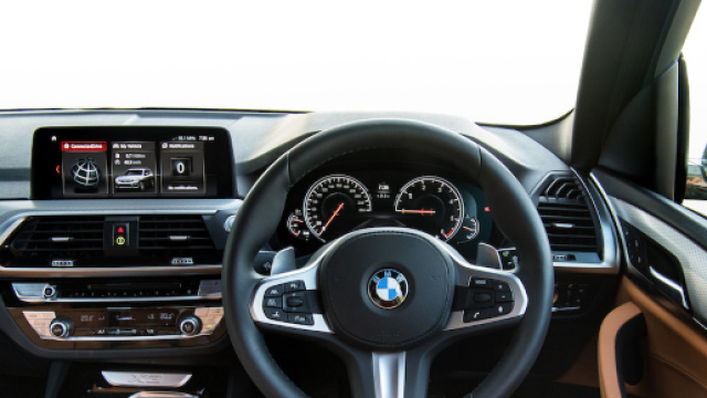 Interni nuova Bmw X3. Una vera e propria 'bestia'