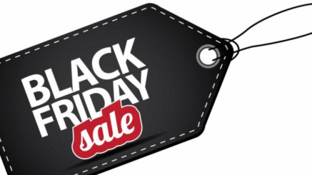 Una targhetta con la scritta Black Friday