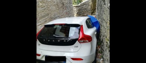 Como, 'tradito' dal navigatore: turista resta incastrato con l'auto nuova. Hoxforum.com.