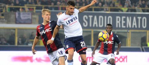 Una azione di Bologna-Crotone 2-3