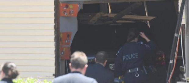 Australie : Une femme perd le contrôle de sa voiture faisant 2 morts dans une école primaire. Australie : Une femme perd le contrôle de sa voiture faisant 2 morts dans une école primaire.