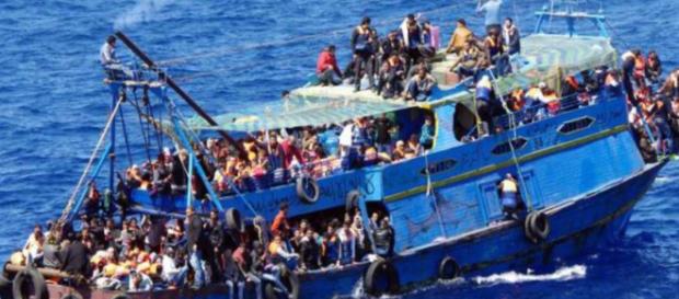 Migranti, almeno 5 morti nel Mediterraneo centrale Migranti, almeno 5 morti nel Mediterraneo centrale